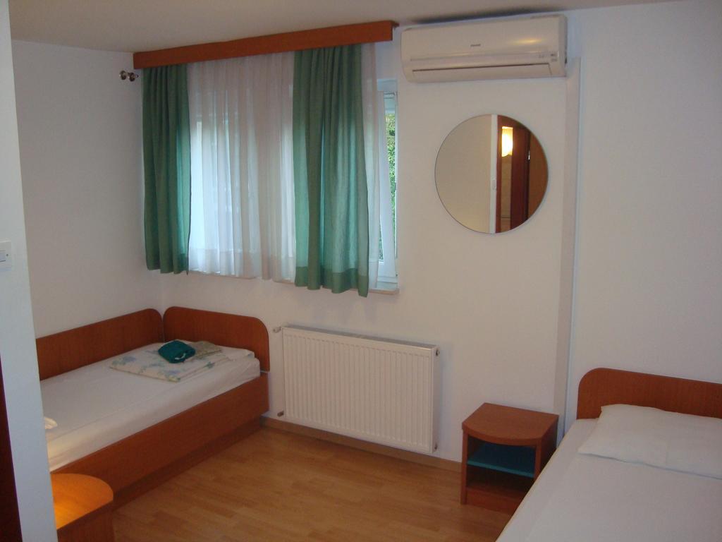 Guesthouse Koprivec ليوبليانا الغرفة الصورة
