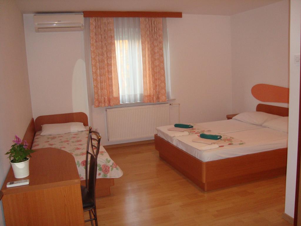 Guesthouse Koprivec ليوبليانا الغرفة الصورة