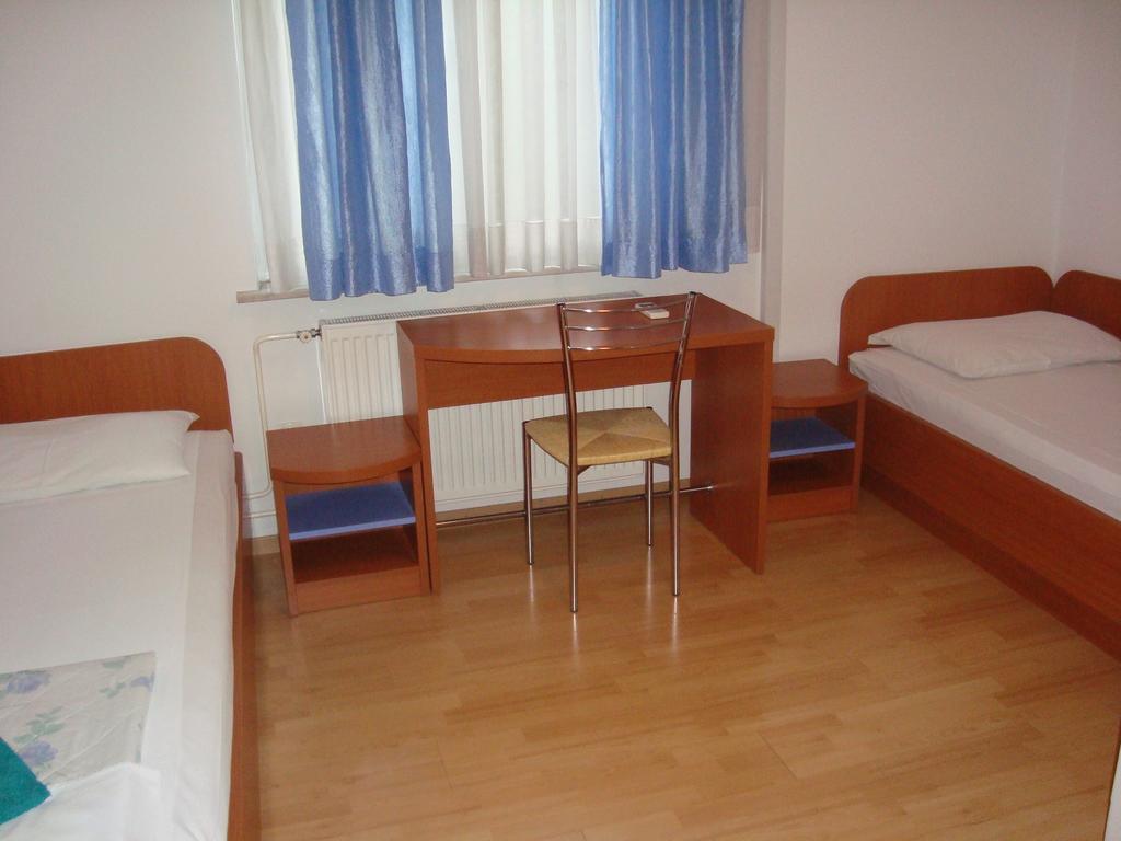 Guesthouse Koprivec ليوبليانا الغرفة الصورة